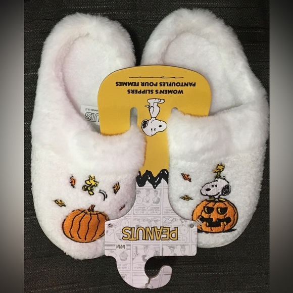 Peanuts Cozy White Slippers with Pumpkin and Black Details - Picture 1 of 5